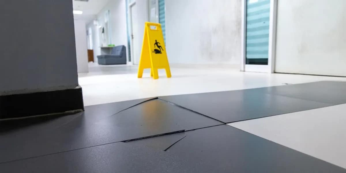 amura-system-sistema-desolidarizacion-baño Sistema de desolidarización integrado al sistema constructivo, diseñado para absorber movimientos del soporte y proteger el revestimiento.