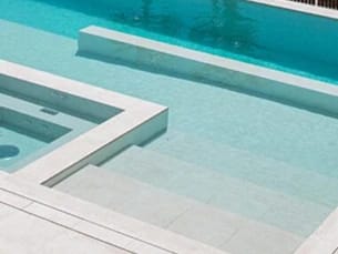 amura-system-soluciones-servicios-canalizacion Piscina revestida con sistema impermeabilizante continuo para zonas húmedas y depósitos de agua.
